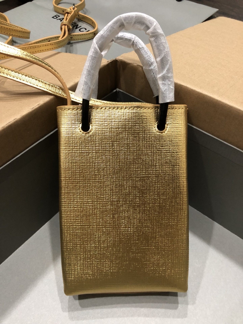 Ba1en*iaga shopping bags